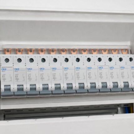 Sabirnica za automatske osigurače za povezivanje električnih krugova