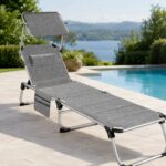Ležaljka za plažu sa krovom za opuštanje pored bazena ili na terasi