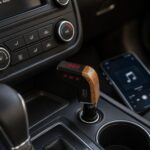 Auto FM transmiter Bluetooth V2 za povezivanje telefona sa auto radiom