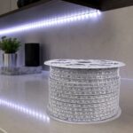 RGB LED traka 220V omogućava višebojno osvjetljenje zidova, plafona, namještaja i poslovnih prostora