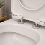 Vijci za WC dasku Nova sa metalnim poklopcima za stabilnu i sigurnu montažu