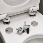 Vijci za WC dasku Nova sa metalnim poklopcima za stabilnu montažu
