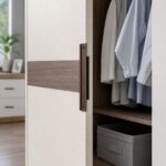 Metalni rukohvat za vrata u smeđoj, inox, bijeloj ili antracit izvedbi spaja izdržljivost i moderan dizajn