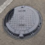 Okrugli poklopac za šaht od gusa za kanalizacione i revizione otvore