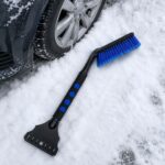 Strugač leda za auto omogućava lakše uklanjanje zaleđenih naslaga sa vjetrobrana i bočnih stakala