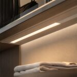 Aluminijska lajsna za LED rasvjetu pomaže u hlađenju trake i daje profesionalan završni izgled instalaciji.