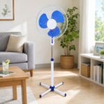 Podni ventilator sa stabilnim postoljem pruža ugodan protok zraka tokom toplih dana.