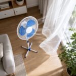 Ventilator sa stalkom pogodan za hlađenje dnevnog boravka, radnog prostora, bašte ili balkona.