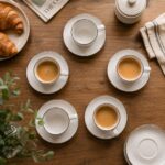 Nordic šoljice sa tacnama modernog dizajna pružaju uredno i elegantno serviranje kafe gostima