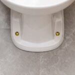 Pričvrsni set za WC šolju osigurava čvrstu montažu i stabilnost keramičke WC šolje tokom dugotrajne upotrebe