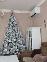 Novogodišnji sniježni bor Deluxe – bor u dnevnoj sobi